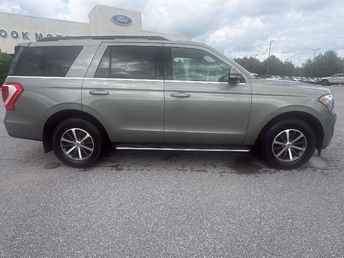 Used 2019 Ford Expedition XLT w/ Equipment Group 202A AWD/4WD image 3