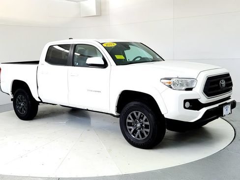 Used 2023 Toyota Tacoma SR5 AWD/4WD image 7