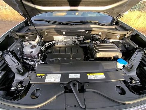 Used 2024 Volkswagen Atlas Cross Sport SEL R-Line image 10