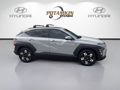 Used 2024 Hyundai Kona SEL w/ Convenience Package FWD image 4