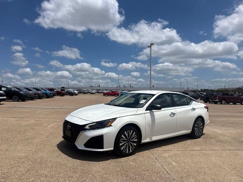 Certified 2025 Nissan Altima 2.5 SV FWD image 8