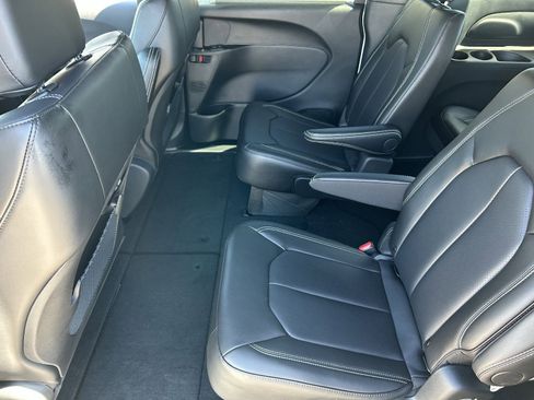 New 2026 Chrysler Pacifica Select image 15