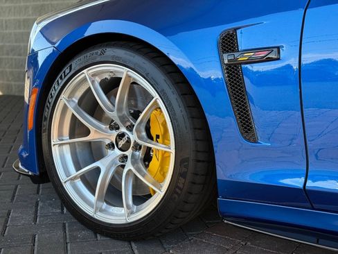 Used 2018 Cadillac CTS V w/ Luxury Package RWD image 92