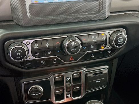 Used 2022 Jeep Wrangler Unlimited Sport AWD/4WD image 17