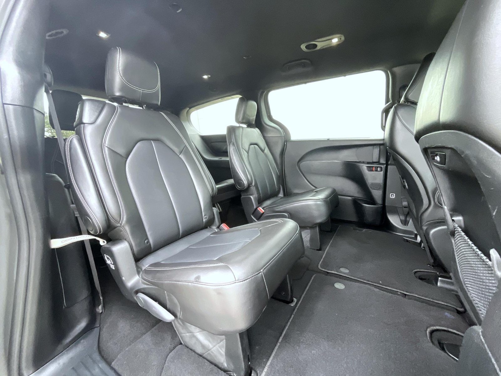 Used 2025 Chrysler Pacifica Select FWD image 27
