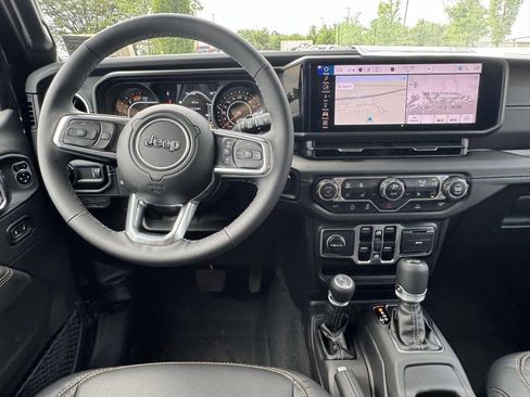 New 2025 Jeep Wrangler Unlimited Sahara w/ Technology Group AWD/4WD image 17