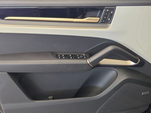 Certified 2025 Porsche Cayenne GTS AWD/4WD image 14