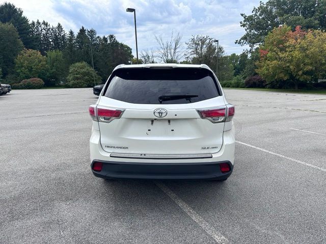 Used 2016 Toyota Highlander XLE AWD/4WD image 4
