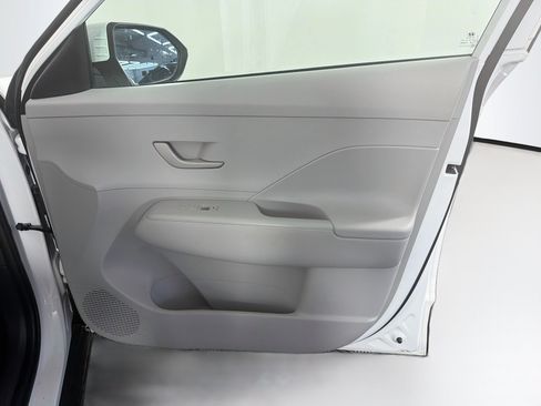 Used 2025 Hyundai Kona SEL FWD image 31