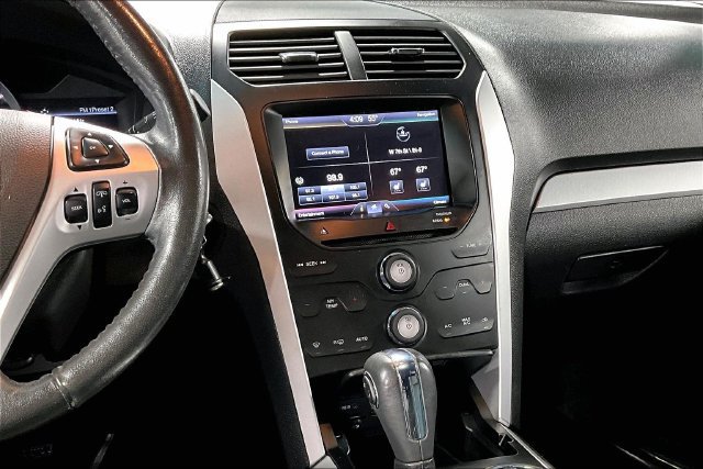 Used 2014 Ford Explorer XLT w/ Equipment Group 202A AWD/4WD image 11