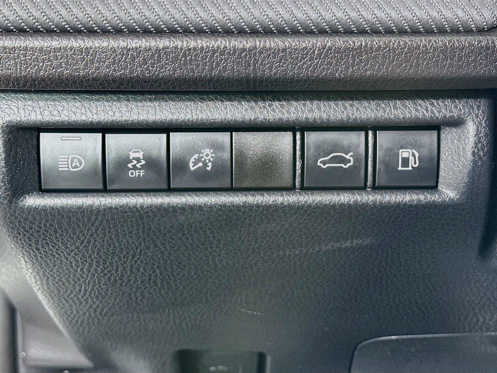 Used 2025 Toyota Camry SE FWD image 14