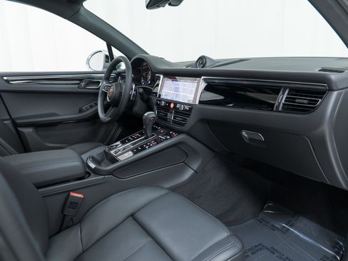 New 2026 Porsche Macan image 24