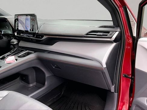 Certified 2022 Toyota Sienna XSE image 25