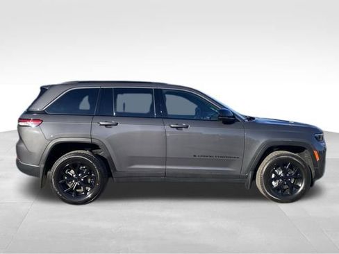 New 2026 Jeep Grand Cherokee Laredo image 8