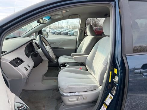 Used 2011 Toyota Sienna LE image 10