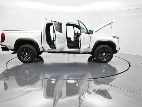 Certified 2024 GMC Canyon Elevation image 48