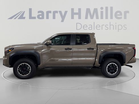 Certified 2026 Toyota Tacoma TRD Off-Road AWD/4WD image 2