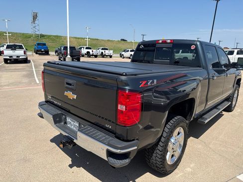 Used 2018 Chevrolet Silverado 2500 LTZ w/ Vortec Plus Package AWD/4WD image 9
