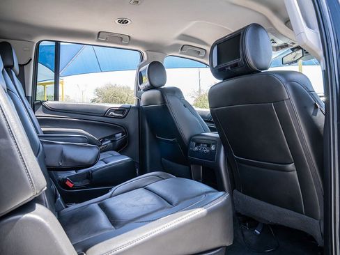 Used 2018 Chevrolet Suburban LT image 23