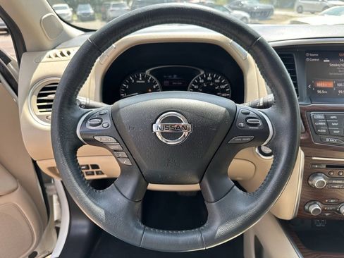 Used 2018 Nissan Pathfinder Platinum AWD/4WD image 14