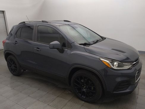 Used 2021 Chevrolet Trax LT w/ Sport Edition FWD image 11