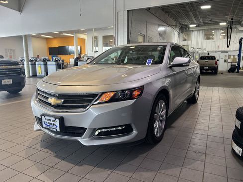 Used 2018 Chevrolet Impala LT w/ LT Convenience Package FWD image 4
