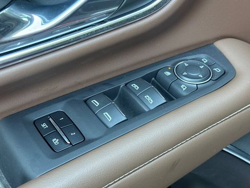 Used 2023 Chevrolet Suburban High Country AWD/4WD image 13
