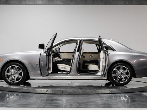Used 2010 Rolls-Royce Ghost image 28