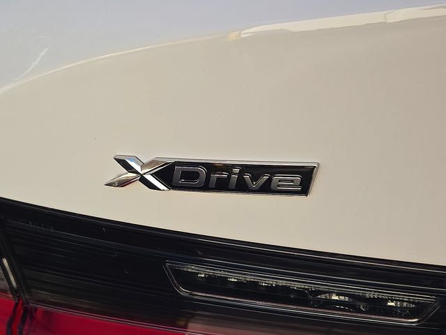 Certified 2026 BMW 330i xDrive Sedan w/ M Sport Package AWD/4WD image 19