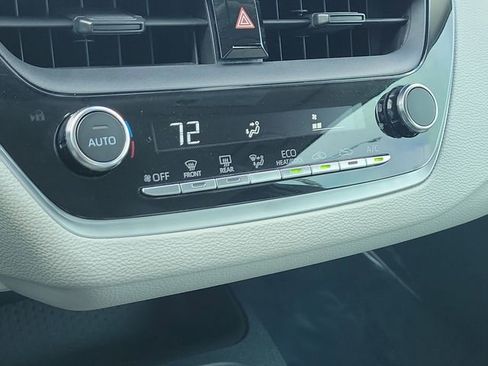 Used 2023 Toyota Corolla LE image 31