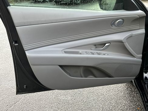 Used 2025 Hyundai Elantra SEL image 10