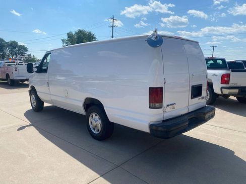 Used 2011 Ford E-350 and Econoline 350 Extended Super Duty image 12