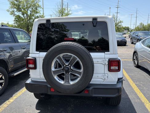 Used 2019 Jeep Wrangler Unlimited Sahara w/ Uconnect 4C Nav & Sound Group AWD/4WD image 5