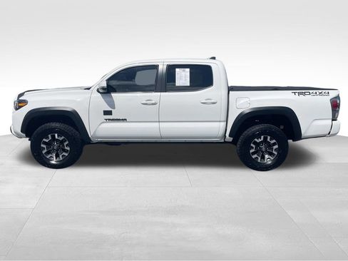Used 2021 Toyota Tacoma TRD Off-Road w/ TRD Premium Off Road Package AWD/4WD image 7