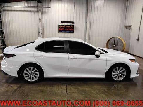Used 2022 Toyota Camry LE FWD image 2