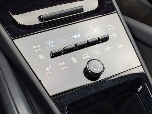 Certified 2025 Porsche Cayenne Coupe AWD/4WD image 29