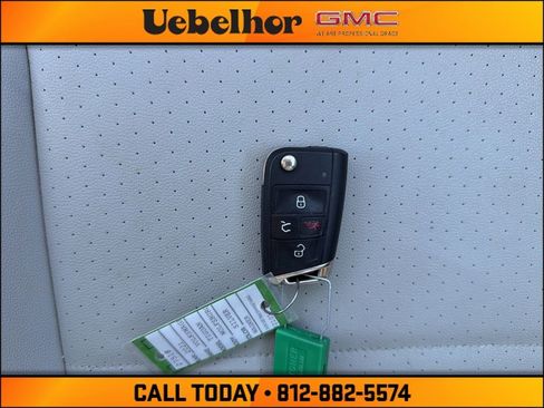 Used 2021 Volkswagen Tiguan SE w/ Panoramic Sunroof Package FWD image 34