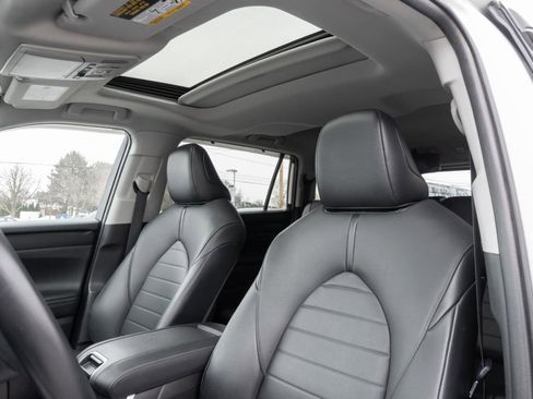 Used 2021 Toyota Highlander XLE image 17