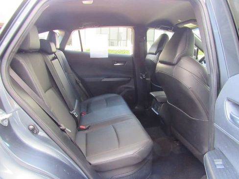 Used 2023 Toyota Venza Limited image 26