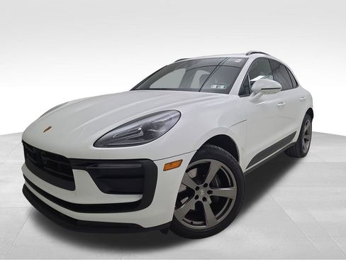 Used 2024 Porsche Macan image 1