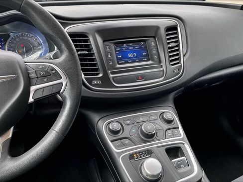 Used 2016 Chrysler 200 Limited image 5
