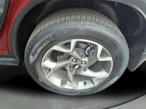 Used 2025 Chevrolet Trax LT w/ LT Convenience Package FWD image 14