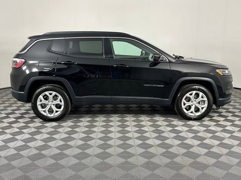 Used 2024 Jeep Compass Latitude image 18