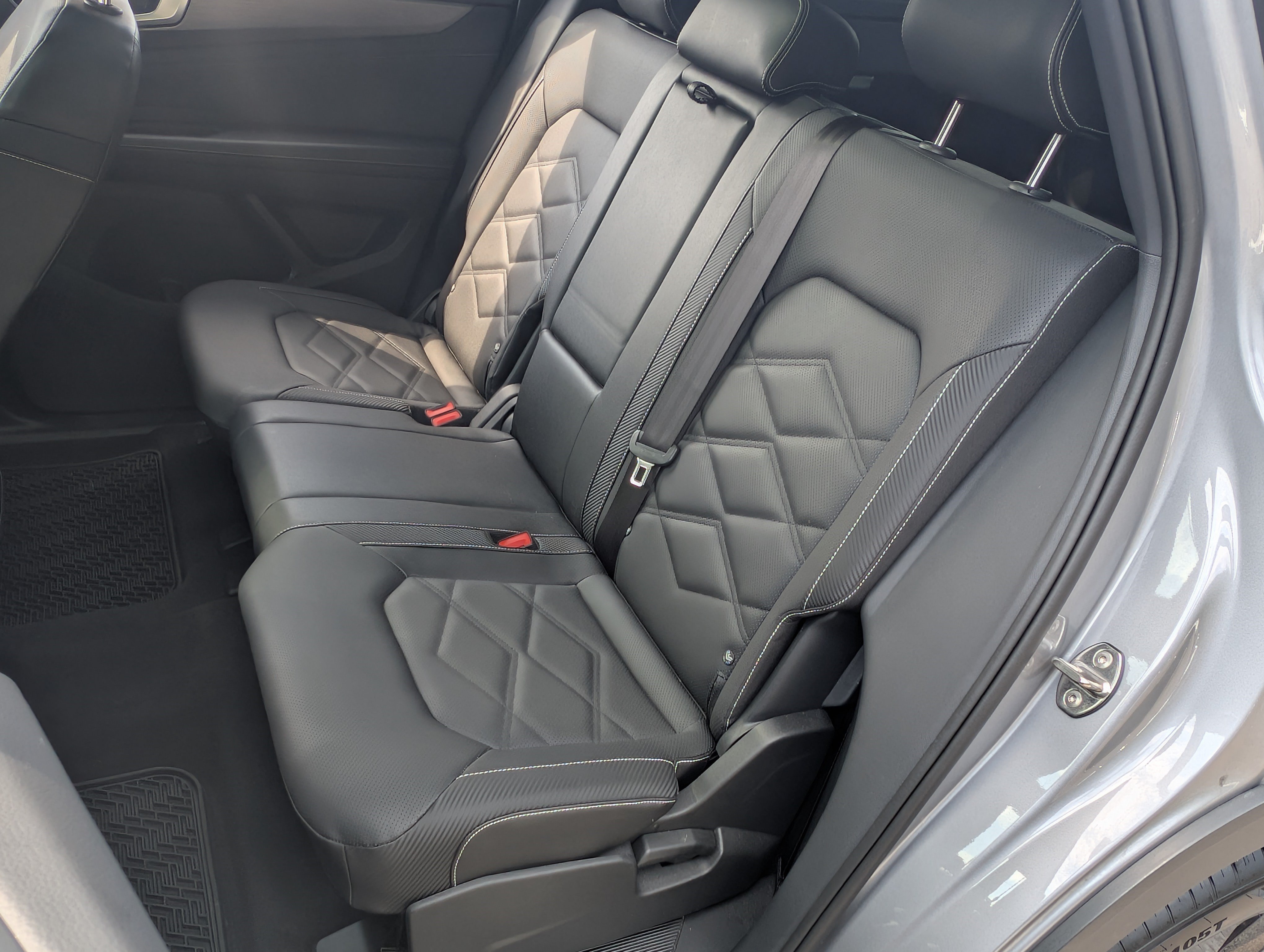 Used 2026 Volkswagen Atlas Cross Sport SE w/ Panoramic Sunroof Package FWD image 18