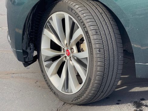 Used 2017 Jaguar F-PACE R-Sport image 15