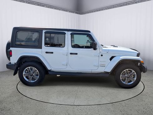 Used 2021 Jeep Wrangler Unlimited Sahara image 2
