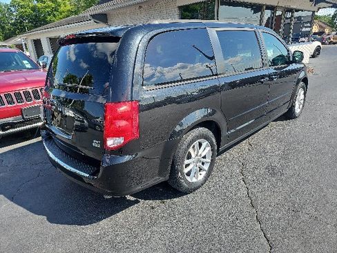Used 2014 Dodge Grand Caravan SXT FWD image 3