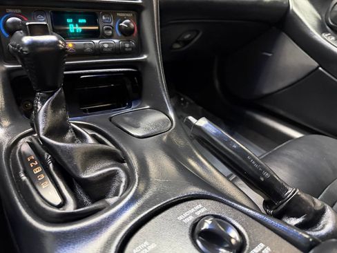 Used 2004 Chevrolet Corvette Convertible w/ Preferred Equipment Group RWD image 26