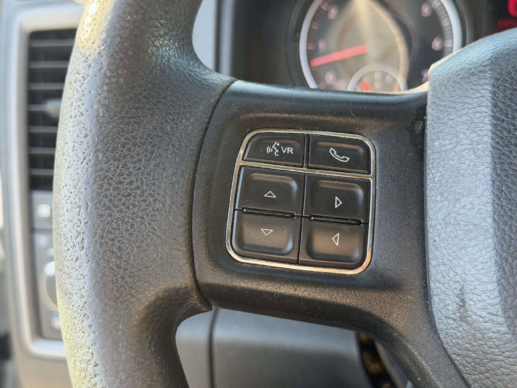 Used 2020 RAM 1500 4x4 Crew Cab Classic w/ Chrome Appearance Group image 30
