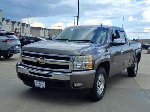 Used 2011 Chevrolet Silverado 1500 LT w/ All-Star Edition AWD/4WD image 2